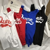 Maieu de damă cu o inscripție în cinci culori