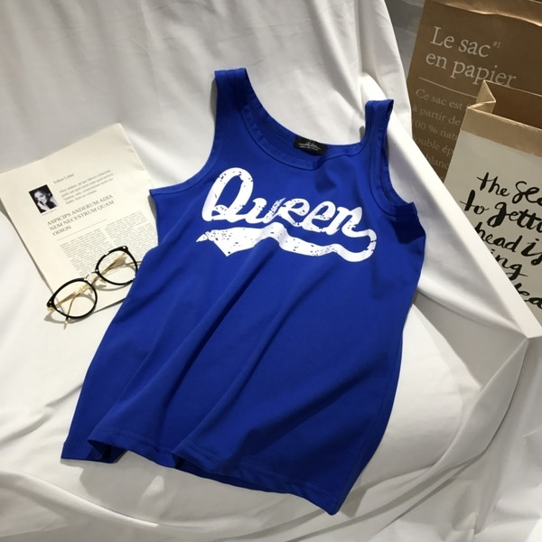 Maieu de damă cu o inscripție în cinci culori