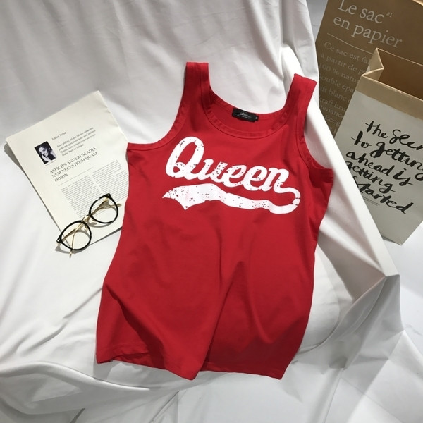 Maieu de damă cu o inscripție în cinci culori