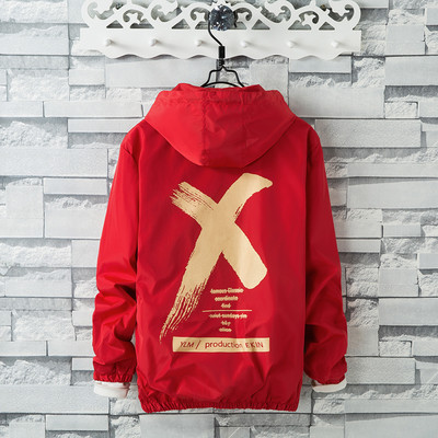 Top sportiv barbatesc cu aplicatie pe spate in mai multe culori