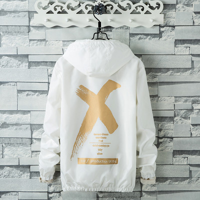 Top sportiv barbatesc cu aplicatie pe spate in mai multe culori