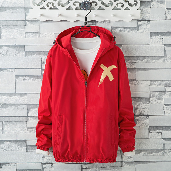 Top sportiv barbatesc cu aplicatie pe spate in mai multe culori