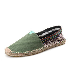 Ανδρικά μοκασίνια σε διάφορα σχέδια και χρώματα