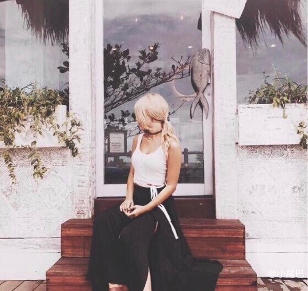 Maieu scurt de damă cu cravate și nasturi în patru culori