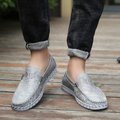 Mocasini pentru bărbați cu cusătură exterioară și broderie