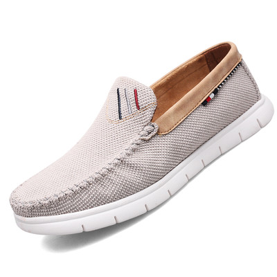 Mocasini pentru bărbați cu cusătură exterioară și broderie