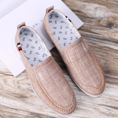 Mocasini pentru bărbați cu cusătură exterioară și broderie