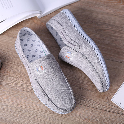 Mocasini pentru bărbați cu cusătură exterioară și broderie