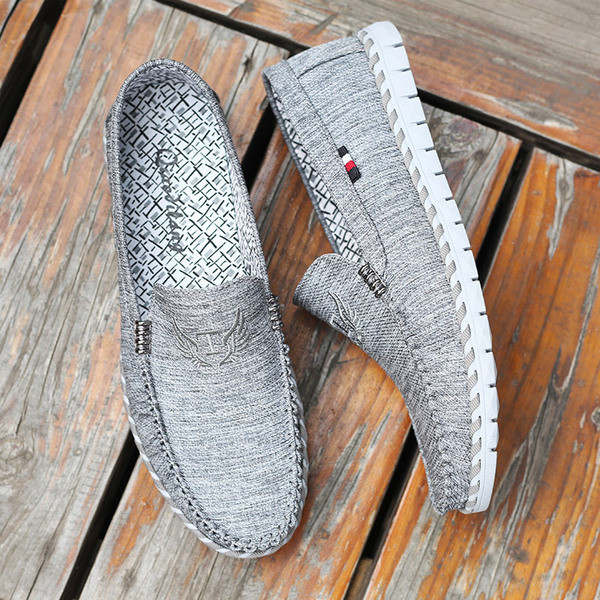 Mocasini pentru bărbați cu cusătură exterioară și broderie