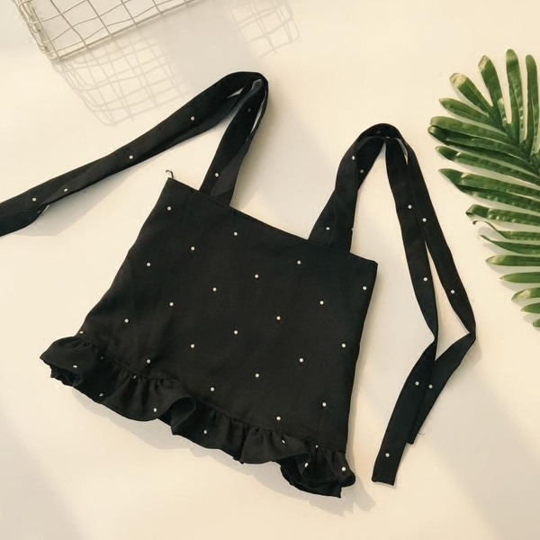 Maieu de dama de culoare neagra cu broderie florala si bretele reglabile