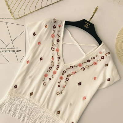 Tricou dama cu motive etnice si decolteu in V in doua culori