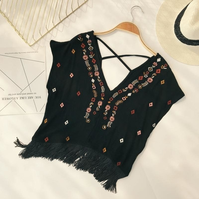 Tricou dama cu motive etnice si decolteu in V in doua culori