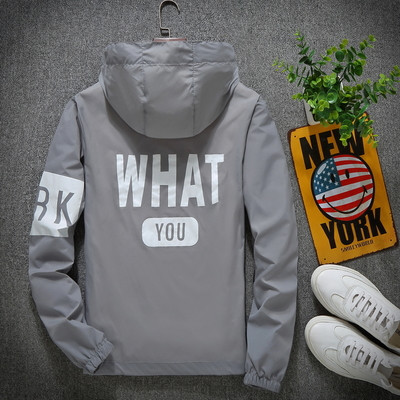 Top pentru bărbați proaspăt cu glugă și inscripții pe spate în mai multe culori