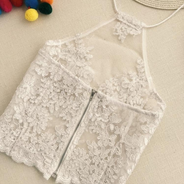 Top de dama din dantela cu spatele gol si elemente transparente in trei culori