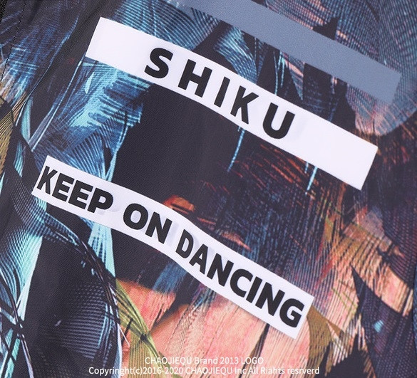 Top colorat pentru bărbați, cu glugă și motive florale