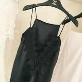 Maieu de damă din satin cu decolteu în V și dantelă în alb și negru