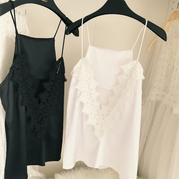 Maieu de damă din satin cu decolteu în V și dantelă în alb și negru