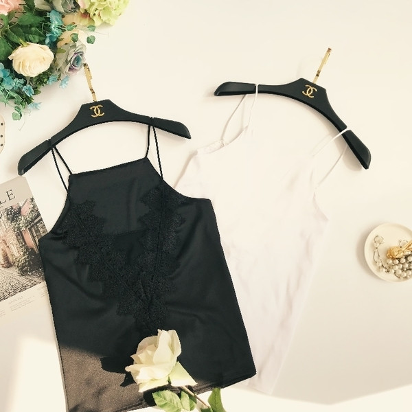 Maieu de damă din satin cu decolteu în V și dantelă în alb și negru