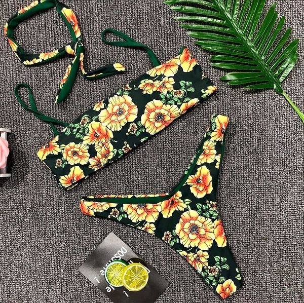 Costum de baie de dama proaspat de culoare verde cu decor floral