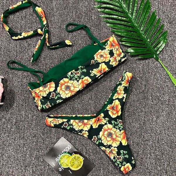 Costum de baie de dama proaspat de culoare verde cu decor floral