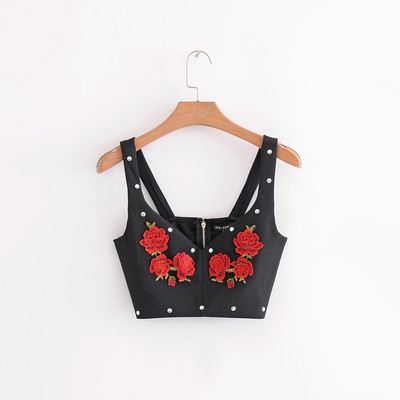 Σύντομο γυναικείο αμάνικο σε μαύρο χρώμα με κεντήματα