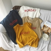 Maiou de damă de zi cu bretele largi și inscripție în mai multe culori