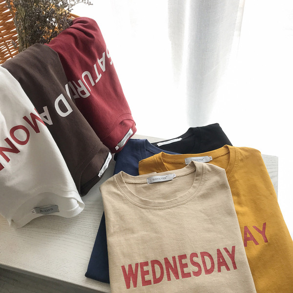 Maiou de damă de zi cu bretele largi și inscripție în mai multe culori