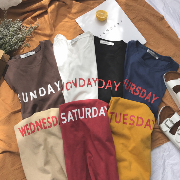 Maiou de damă de zi cu bretele largi și inscripție în mai multe culori