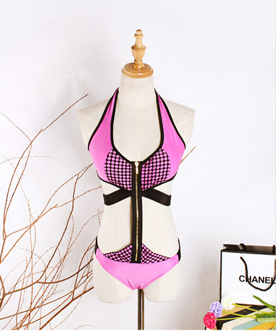 Costum de baie intreg in doua culori cu inchidere in fata