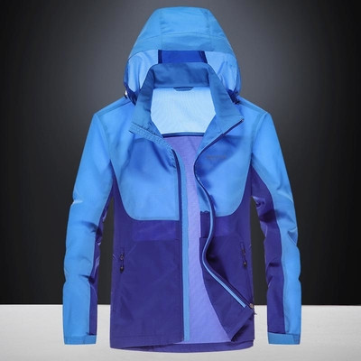 HIT Top sport pentru bărbați cu glugă în mai multe culori