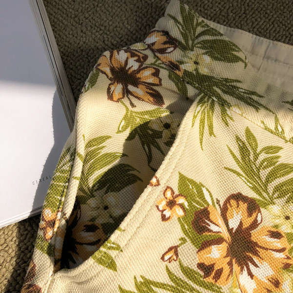 Pantaloni scurți pentru bărbați cu model floral în două culori