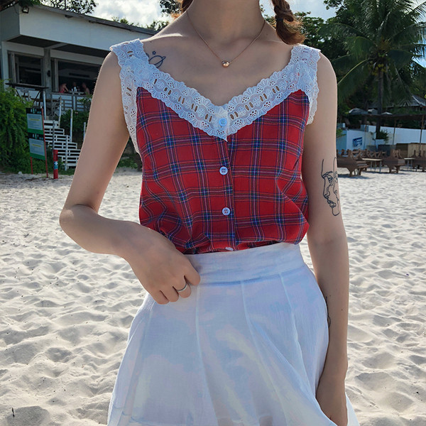 Top de damă în carouri cu dantelă și nasturi în două culori