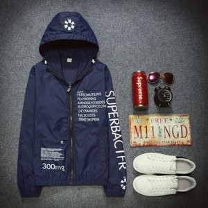 Top pentru bărbați HIT Sports cu inscripție pe spate în mai multe culori