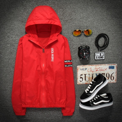 Top pentru bărbați HIT Sports cu inscripție pe spate în mai multe culori