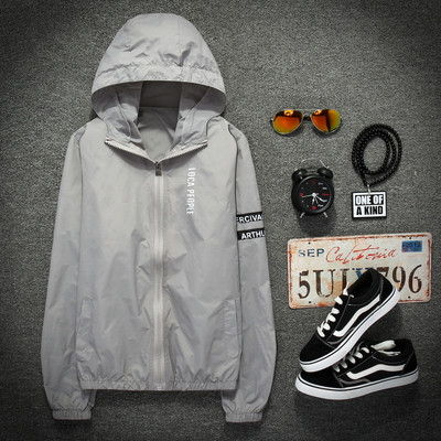 Top pentru bărbați HIT Sports cu inscripție pe spate în mai multe culori