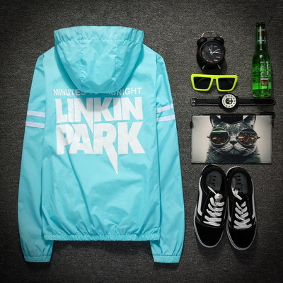 Top pentru bărbați HIT Sports cu inscripție pe spate în mai multe culori