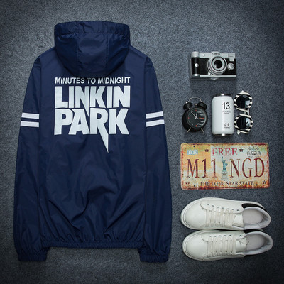 Top pentru bărbați HIT Sports cu inscripție pe spate în mai multe culori