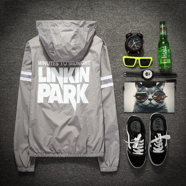 Top pentru bărbați HIT Sports cu inscripție pe spate în mai multe culori