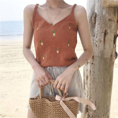 Maieu de dama tricotat cu broderie in mai multe culori