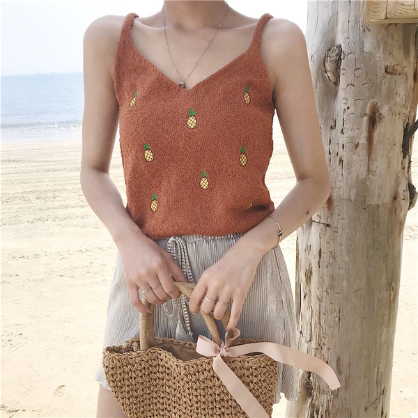 Maieu de dama tricotat cu broderie in mai multe culori