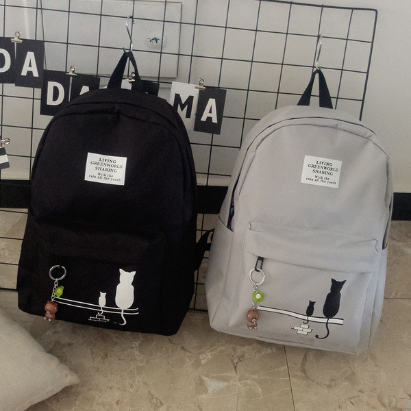 Удобна дамска раница с апликация в няколко цвята