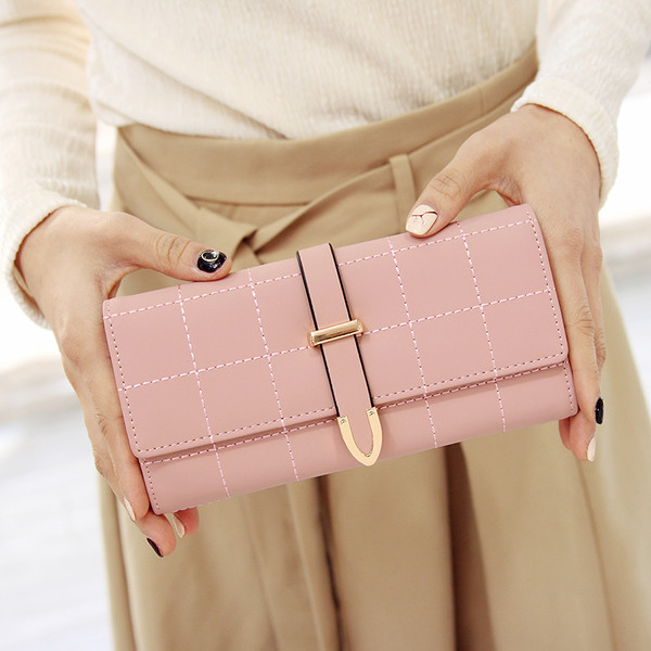 Дамски портфейл в няколко цвята с интересно закопчаване 