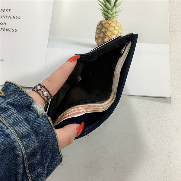 Модерен дамски портфейл в няколко цвята с метални елементи