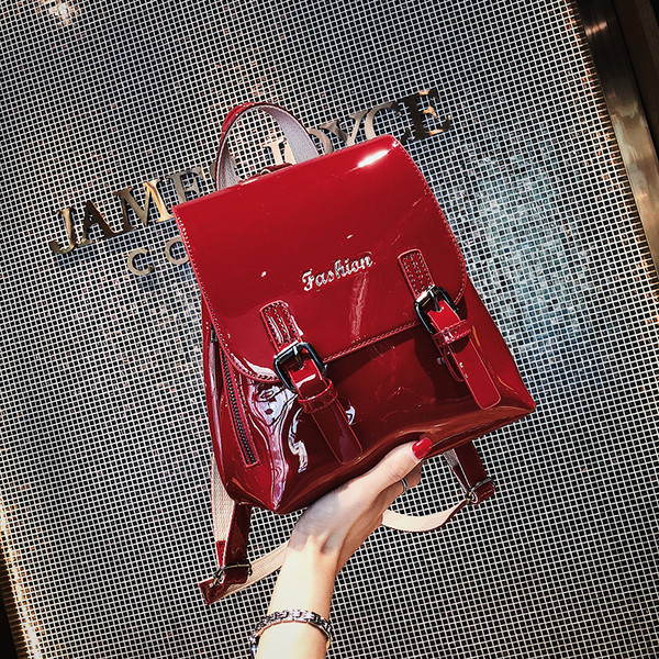 Модерна дамска раница от лак с надпис в четири цвята