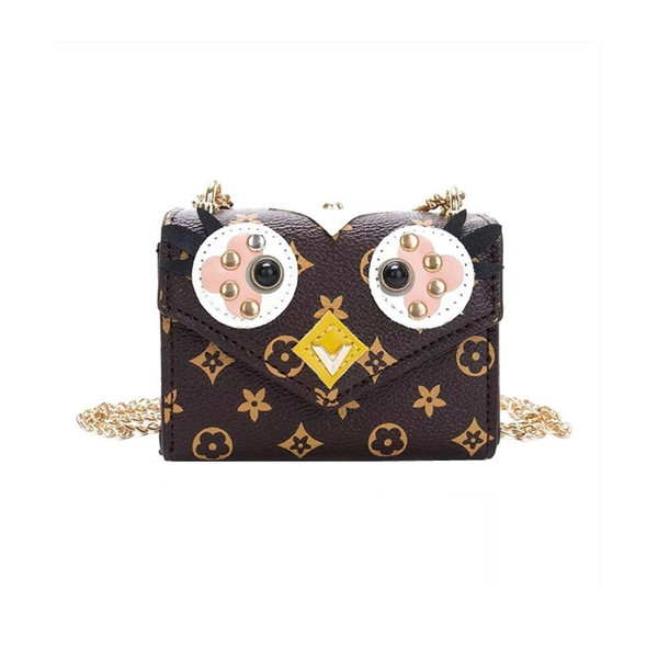 Малък дамски портфейл с дълга метална верижка