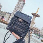 Стилна дамска раница в черен и кафяв цвят