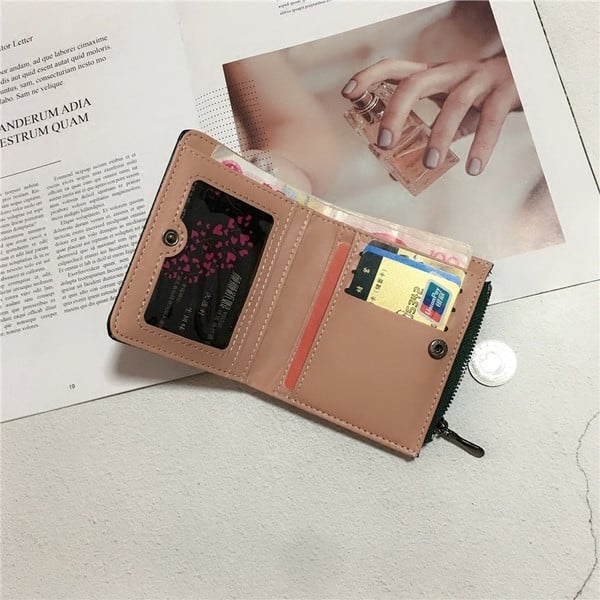 Дамски портфейл в няколко цвята с флорална декорация