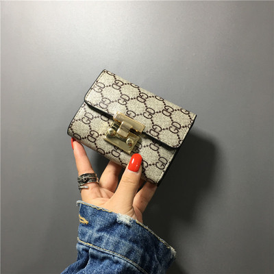 Модерен дамски портфейл с метална закопчалка