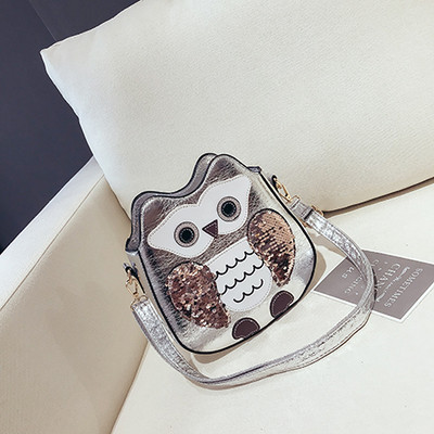 Дамска раница с 3D декорация в четири цвята