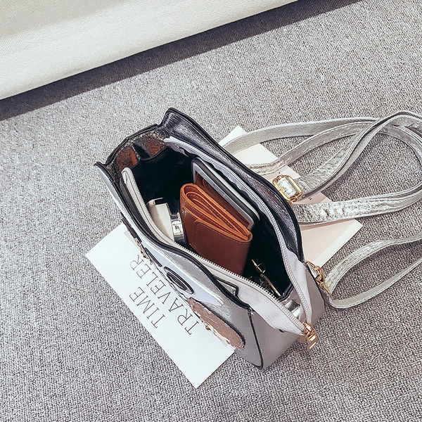 Дамска раница с 3D декорация в четири цвята